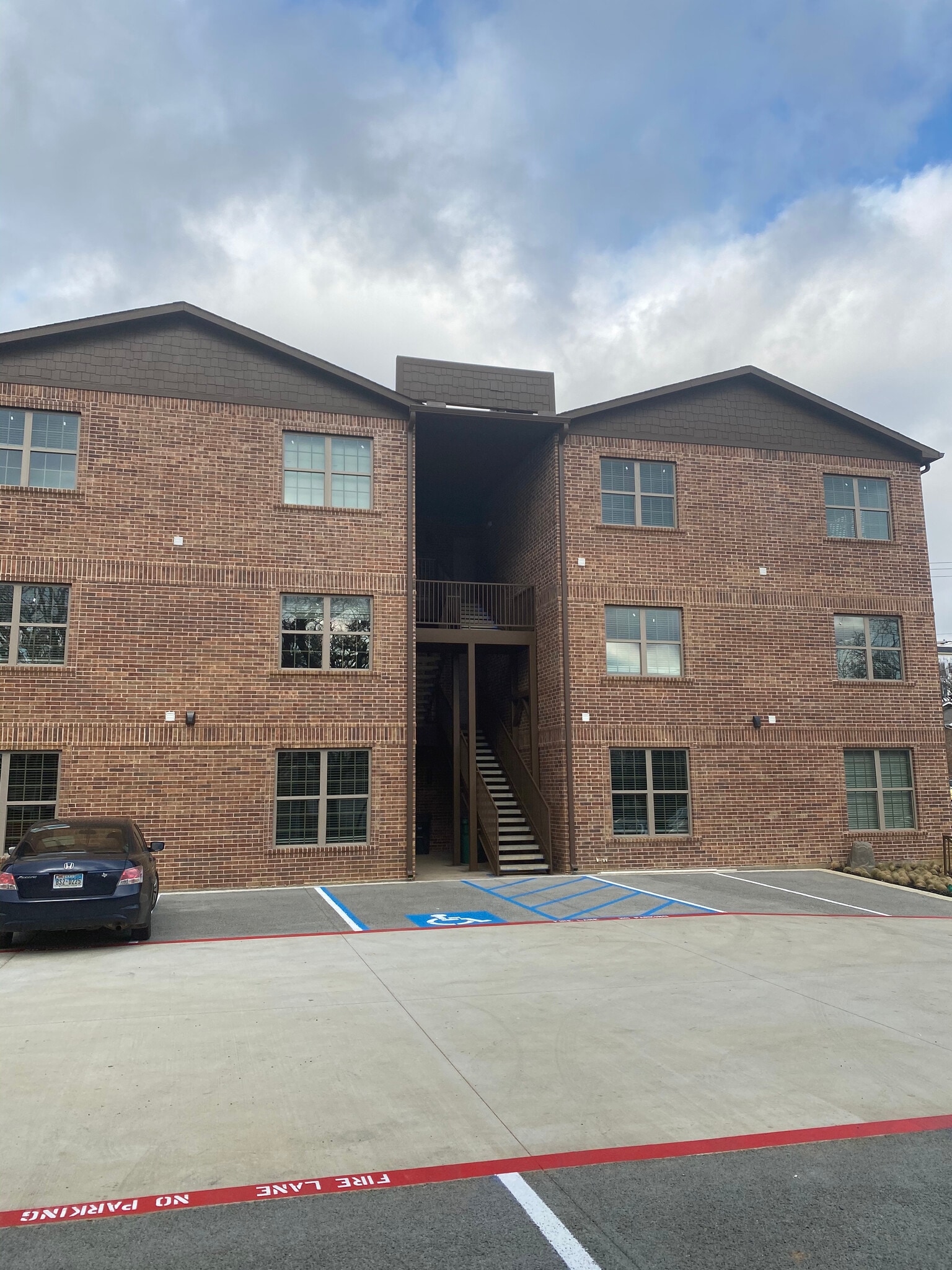 Building Photo - 1009 S Avenue B