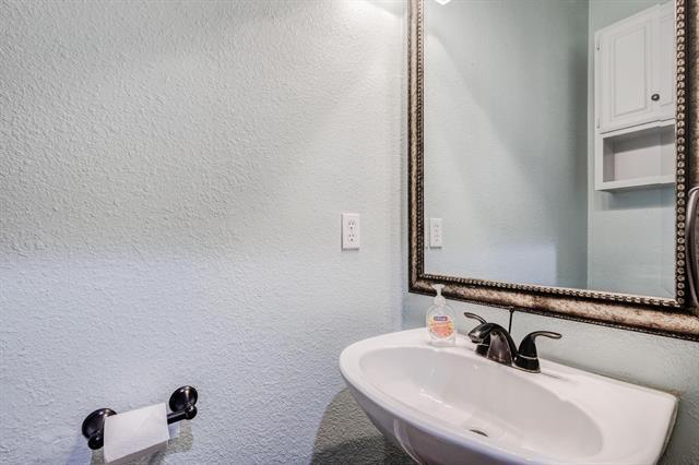 Building Photo - 6902 Wilhelmina Dr