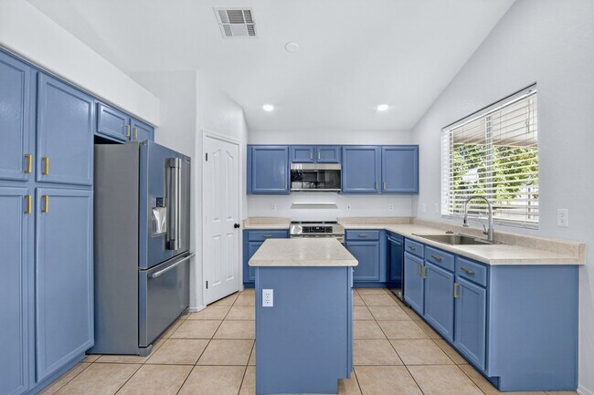 Building Photo - Gilbert Living with Private Pool