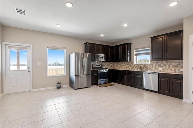 Building Photo - 113 Copper Lily Dr