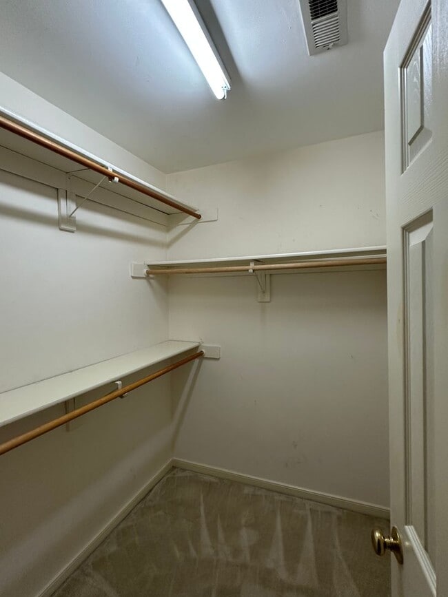 Building Photo - For Rent: Charming 4-Bedroom Colonial in C...