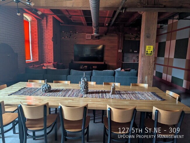 Building Photo - 127 5th St NE