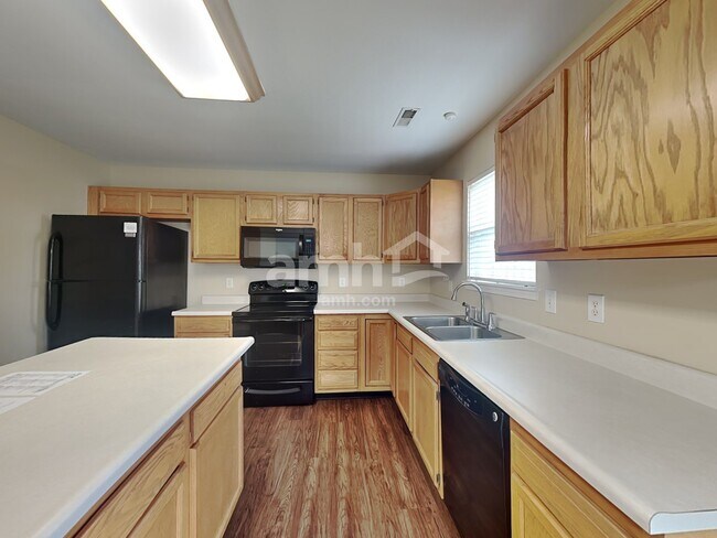 Building Photo - 38 E Flat Rock Dr