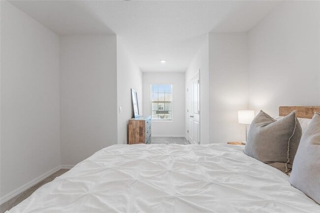 Building Photo - 33105 Major Oak Dr