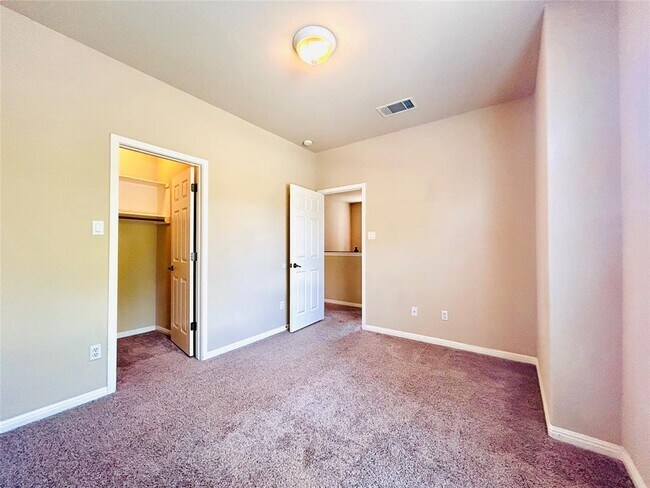 Building Photo - 2501 Farleigh Ln