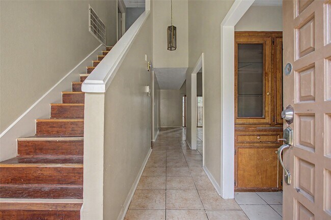 Building Photo - 13119 Hollowcreek Park Dr