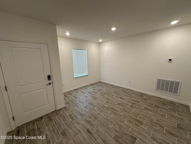 Building Photo - 2154 Ramsdale Dr SE
