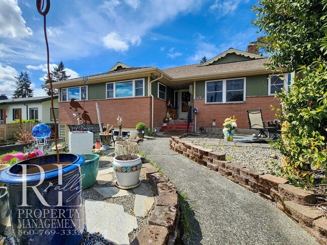 Building Photo - 2113 Brashem Ave