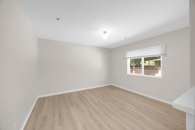 Building Photo - 3 Bedroom and 2 Bathroom Home – Close to C...