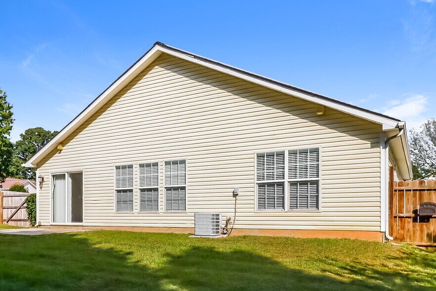 Building Photo - 135 Winborne Dr