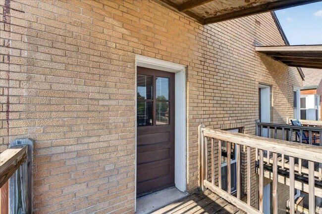 Building Photo - 4939 Pernod Ave