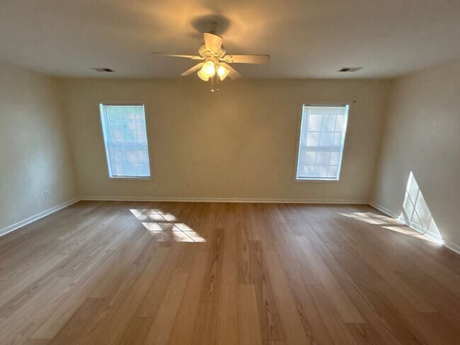 Building Photo - Two story 3 bedroom with open floorplan
