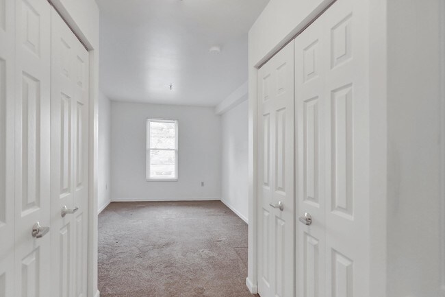 Building Photo - Three Springs Estates