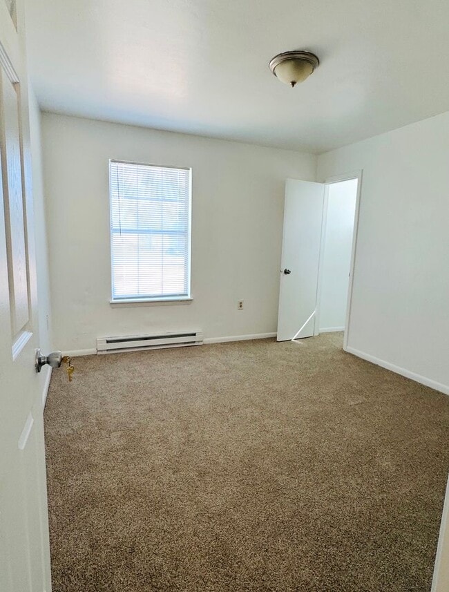 Building Photo - Updated 2nd Floor Duplex, blocks from beach