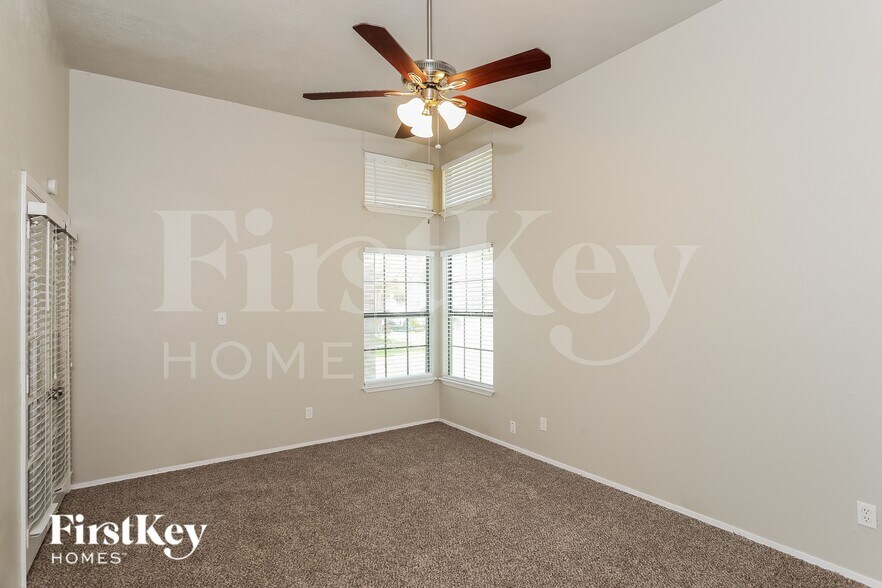 Building Photo - 2416 Sutton Dr