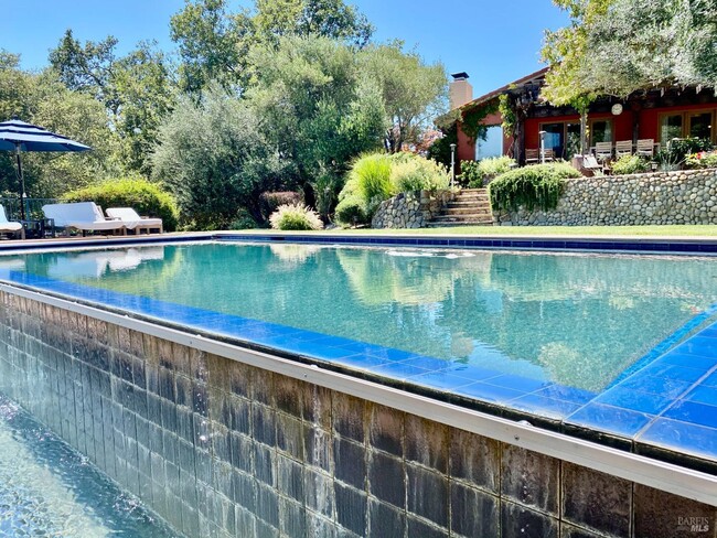 Building Photo - 3594 Silverado Trail N