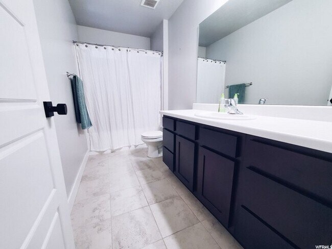 Building Photo - Beautiful 4 Bedroom Home, Bluffdale, 2827 sq ft,  Updated!