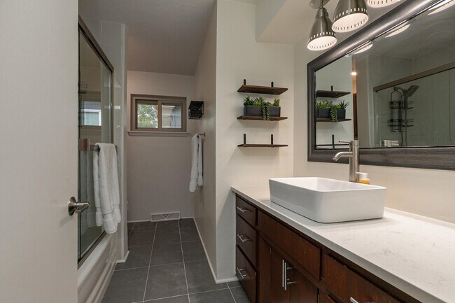 Building Photo - 1936 E Greenwood St