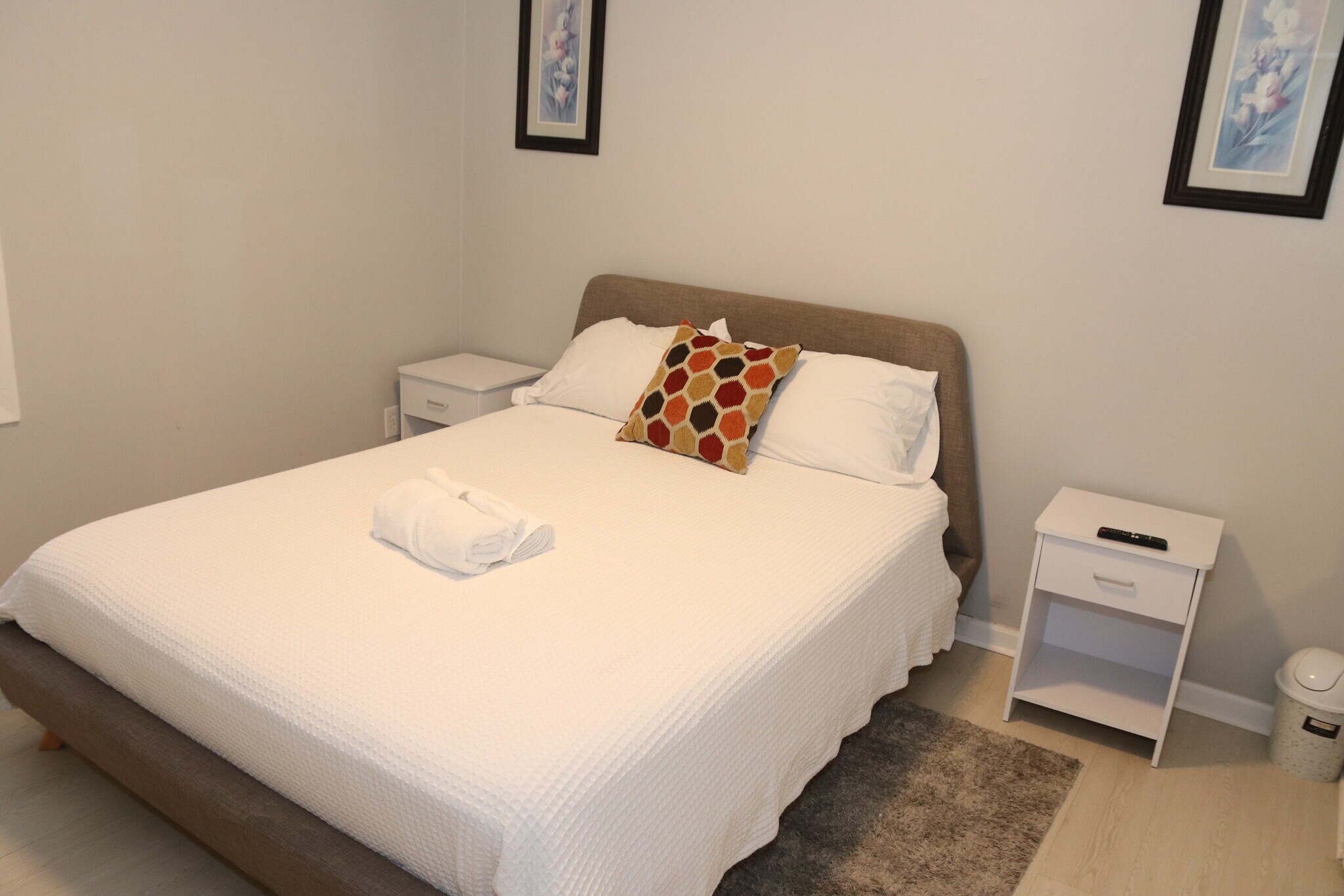 First floor large bedroom - 19315 Roscommon St