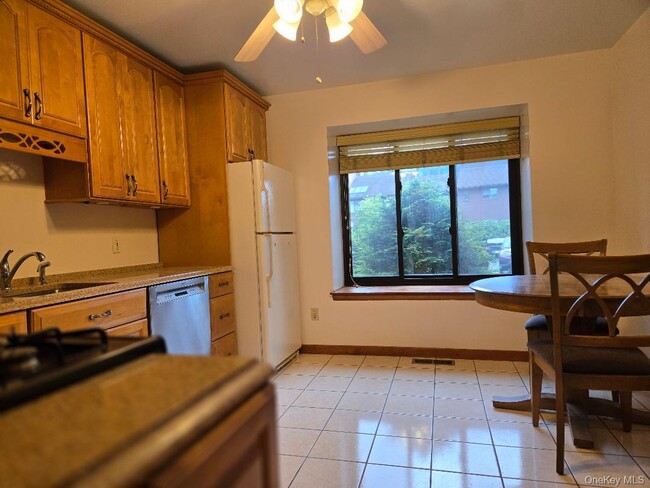 Building Photo - 731 Panorama Dr