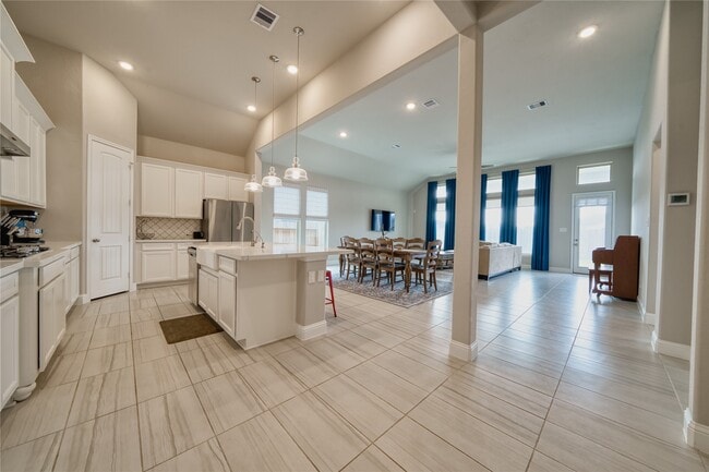 Building Photo - 2232 Clements Shore Ln