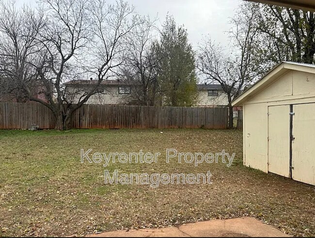 Building Photo - 5316 S Briarwood Dr