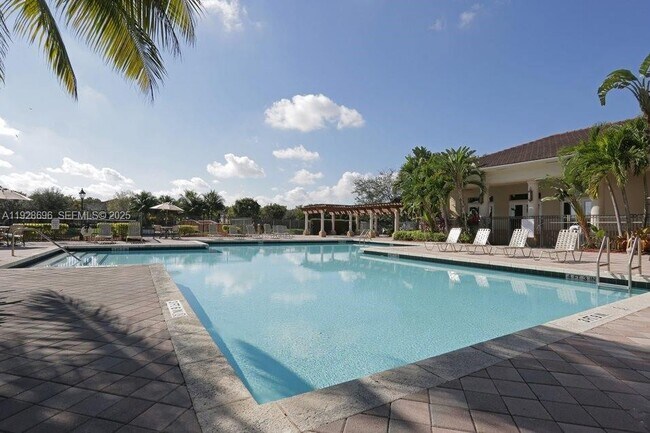 Building Photo - 2406 Centergate Dr