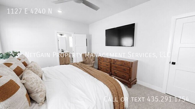 Building Photo - 1127 4240 N