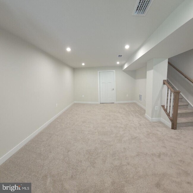 Building Photo - 8901 Blackthorne Pl