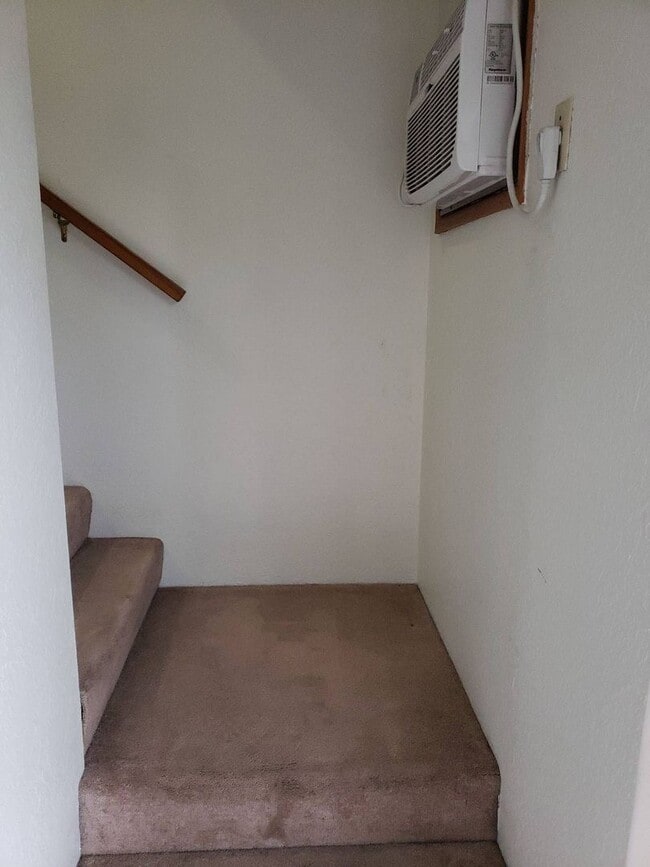 Building Photo - 2005 NE Terre View Dr