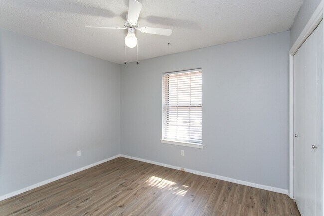 Building Photo - 3 Bedroom 2 Bath Home for Lease!