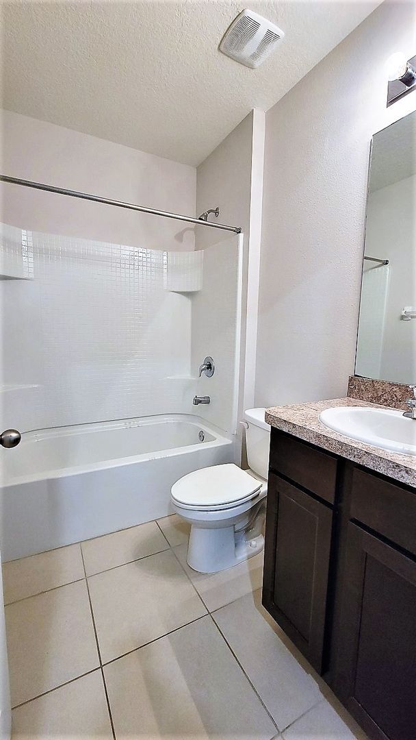 Building Photo - Carlton Lakes 3 bedroom/2 bath