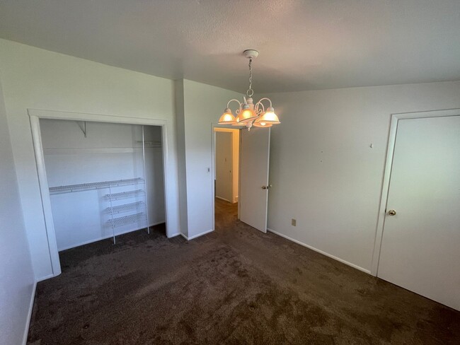 Building Photo - Great 5 Bed/3 Bath home in Orem