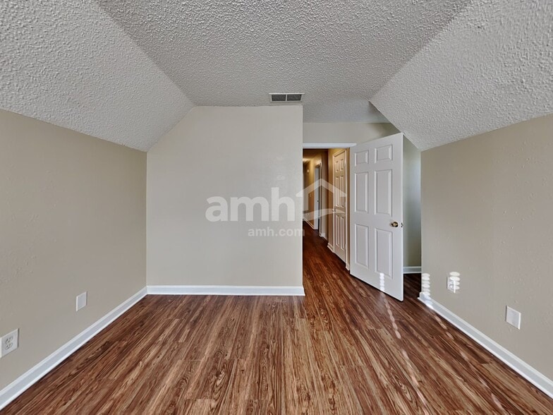 Building Photo - 131 The Esplanade Way SW