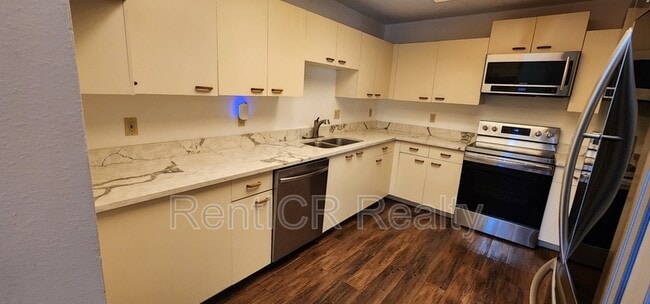 Building Photo - 25 Emerald Bay Dr