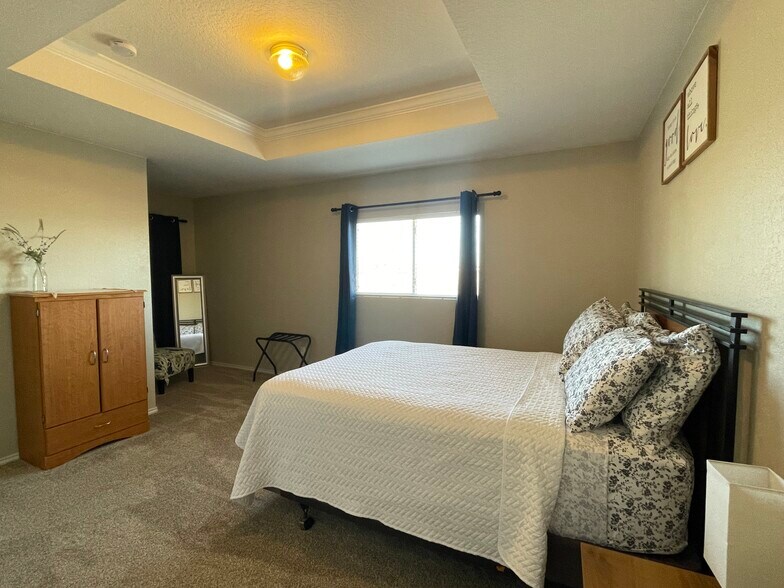Building Photo - 10915 Rustic Cedar