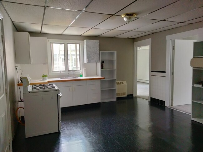 Building Photo - 181 Carpenter St