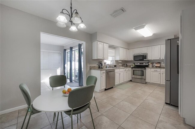 Building Photo - 2523 Lake Ellen Cir