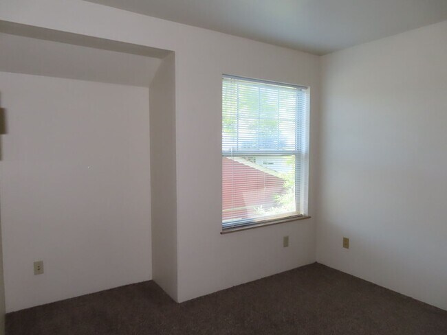 Building Photo - 659w11th - FH