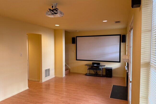 Building Photo - 14614 Stream Pond Dr