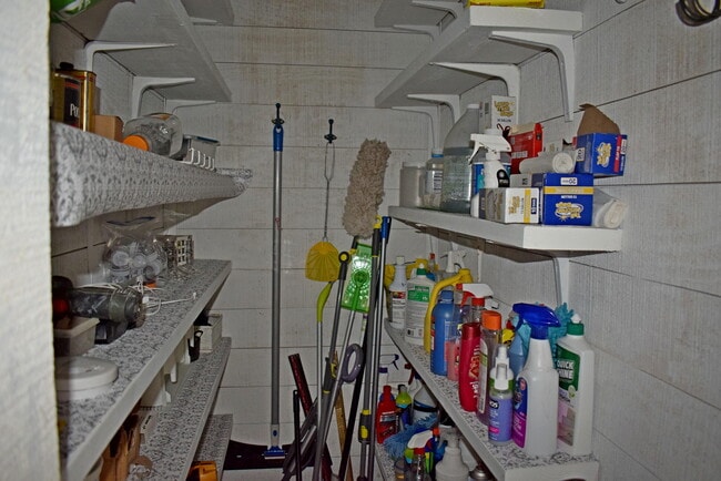 Building Photo - 6271 W Cedar Meadows Ln