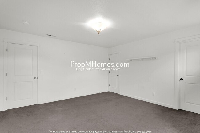 Building Photo - Updated Luxury Five Bedroom Home in Happy Valley!