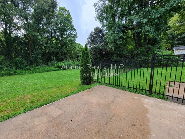 Building Photo - 2376 Spring Creek Rd