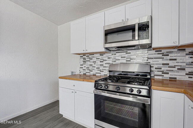 Building Photo - 580 Chula Vista St