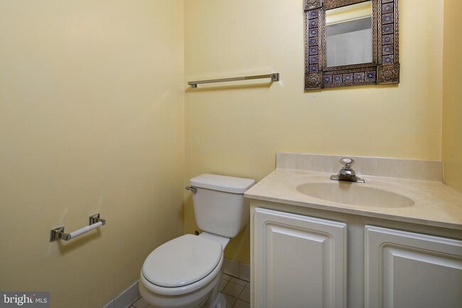 Building Photo - 1122 N Vernon St