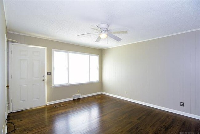 Building Photo - Remodeled 3 Bedroom House