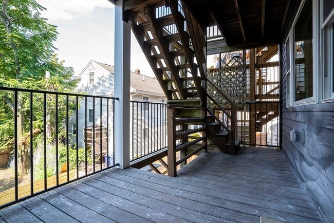 Building Photo - 249 Marion St