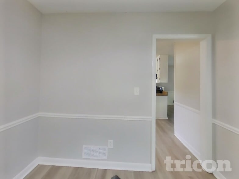 Building Photo - 887 Sheppard Way