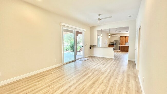Building Photo - Stunning Fully Detached Casita on Private ...