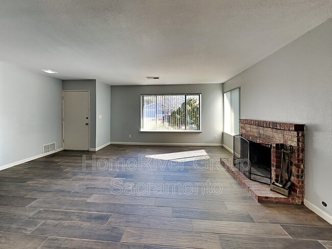 Building Photo - 27 Cedar Grove Ct